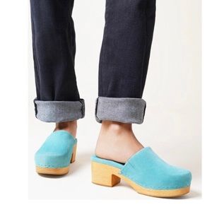 NWT. IN BOX Charlotte Stone Martino sz 8 clogs in aqua. Comes with all packaging